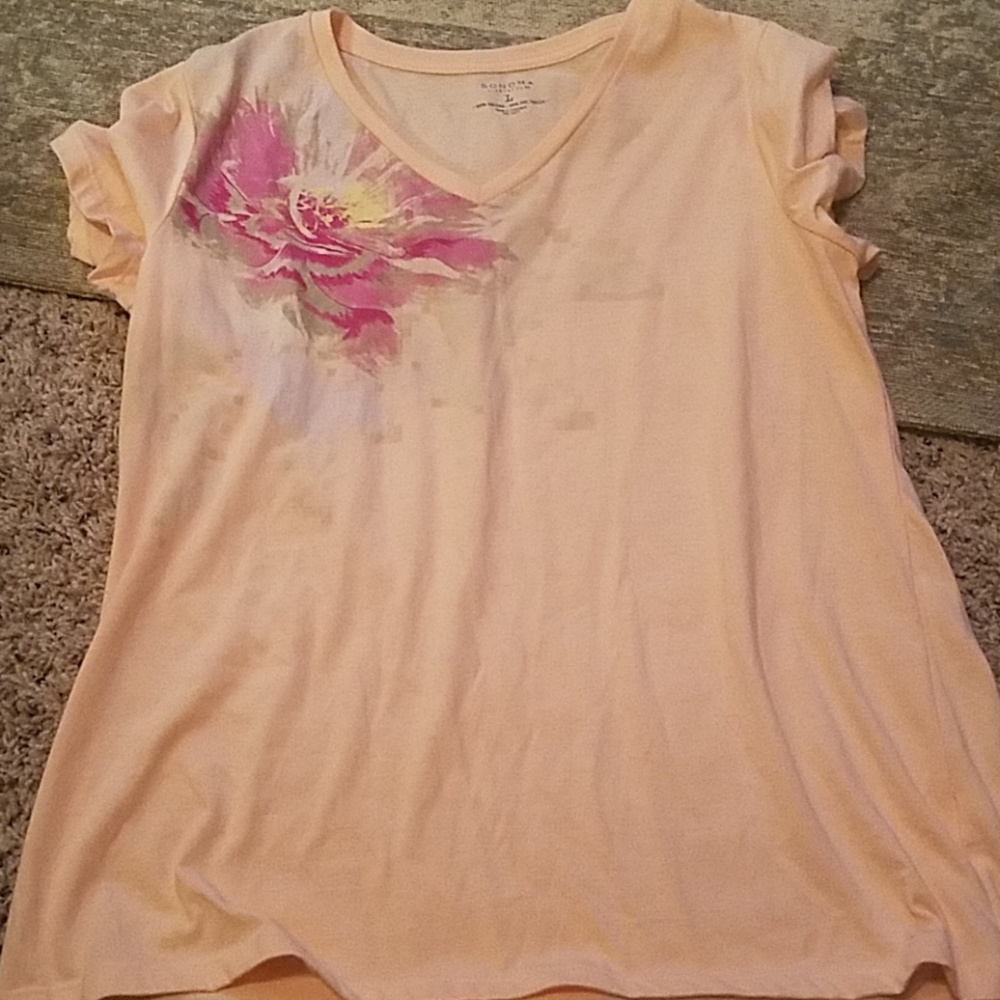 Light pink t shirt with fl8ral design, large